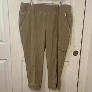 Chico’s Zenergy Cropped Utility Pants Size XL/16